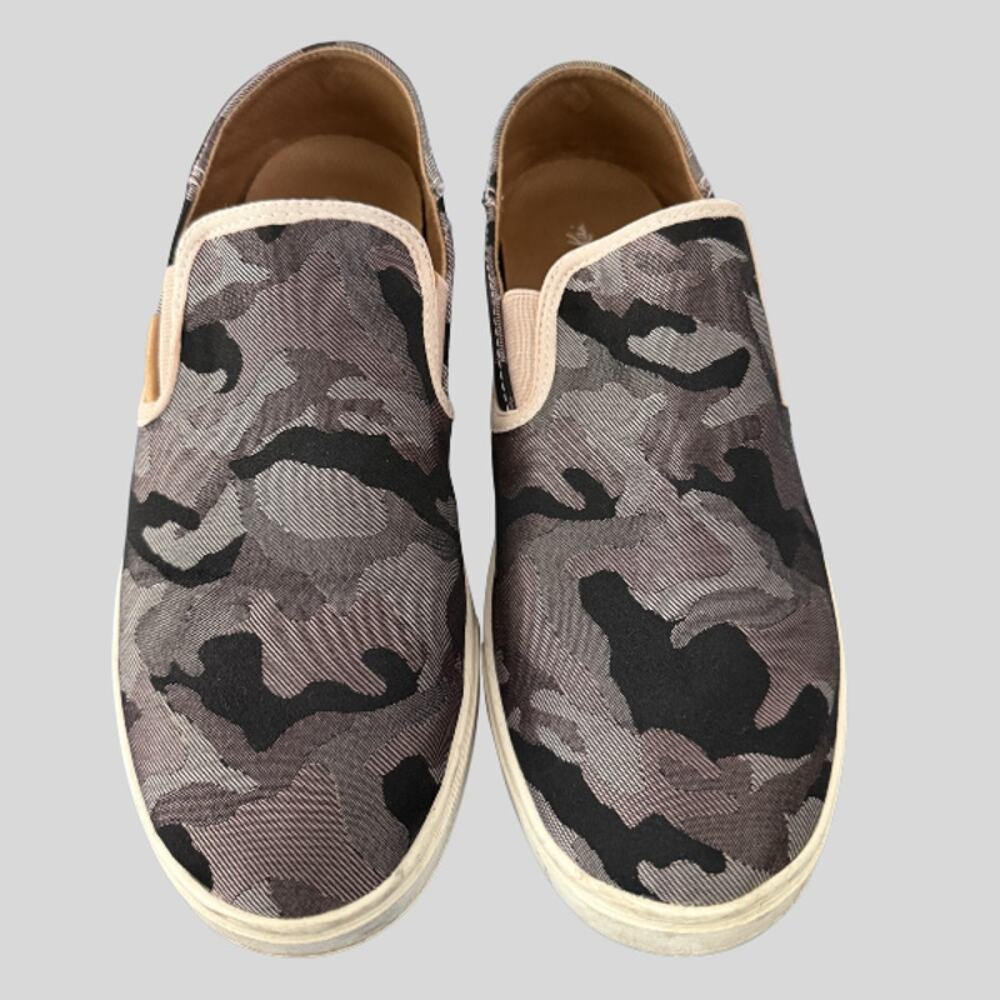 OluKai Pehuea Pa'i Gray Camo Rose Pink Slip On Canvas Sneaker Size 8.5